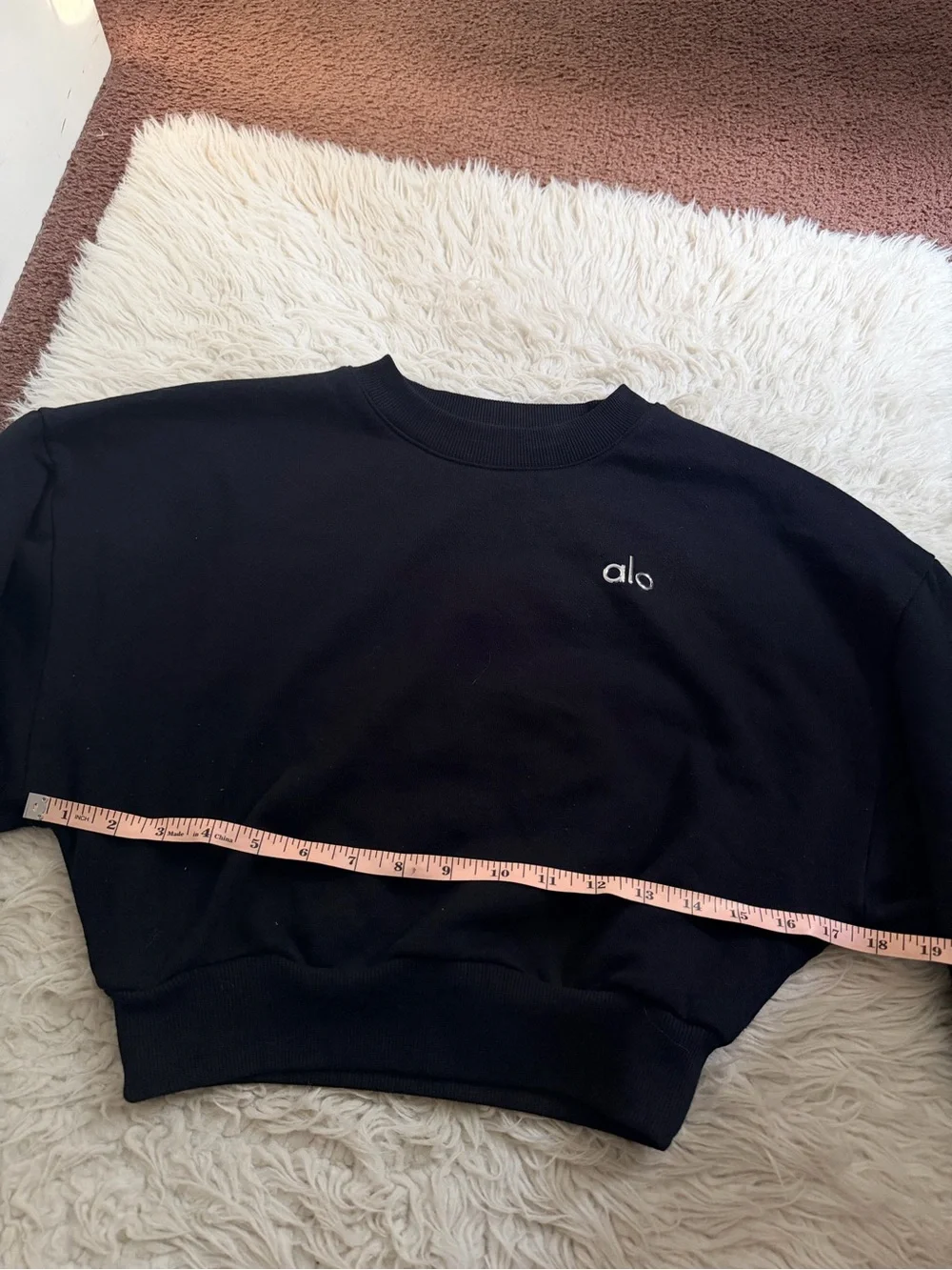 Alo Yoga Cropped Accolade Crewneck - Black